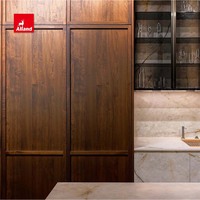 Armoires de cuisine en bois de noyer de style contemporain de luxe sur mesure Alland, finition huilée couleur noyer, panneaux Shaker