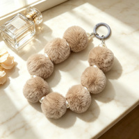 Cordon de téléphone portable en peluche avec perles, bracelet de poignet en peluche, cordon court en peluche, personnalisable, en stock usine