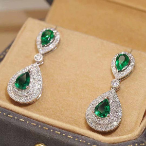 Orecchini a Goccia con Zirconi per Donne, Gioielli Eleganti Classici e Versatili - Product Image 3