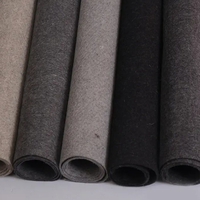 Fourniture de feutre synthétique noir, de feutre synthétique polyester coloré et de tissu non tissé aiguilleté
