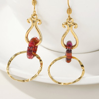 Boucles d'oreilles créoles pendantes en acier inoxydable plaqué or 18 carats avec perles rouges martelées pour femme, cadeau, vente en gros, OEM