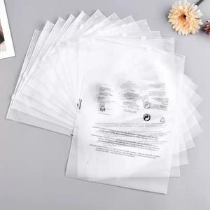Bolsa de Plástico de PVC Esmerilado con Cierre de Cremallera Negra Mate de Alta Calidad Personalizada para Empacar Ropa - Product Image 2