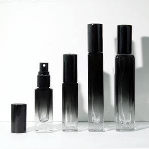 Vente en gros de flacons de parfum en verre noir personnalisés, mini atomiseurs vides de 3 ml, 5 ml, 8 ml, 10 ml, 15 ml, forme carrée, flacon pulvérisateur - Product Image 1