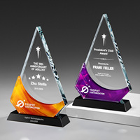 Trophée en cristal transparent en forme de triangle HBL en gros, prix personnalisé avec logo 3D, médailles, plaques avec base noire