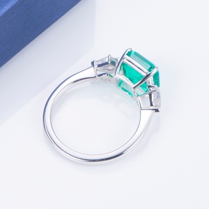 Anillo de Compromiso de Esmeralda Creada con Joyería de Oro de 9k y 18k Messi Jewelry MS-620 - Product Image 3