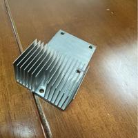 Dissipateur thermique en aluminium sur mesure de grande taille, haute puissance, avec finition anodisée, série 6000, services de découpe/pliage/soudage pour usage industriel