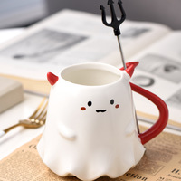Mug en céramique mignon petit démon fantôme avec agitateur trident, tasse à café/thé sur le thème d'Halloween, passe au micro-ondes et au lave-vaisselle, adorable