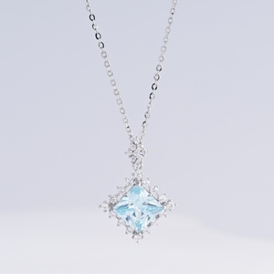Collier carré vert en argent sterling 925 plaqué rhodium, avec pendentif zircon, pour usage quotidien, luxe, été. - Product Image 3