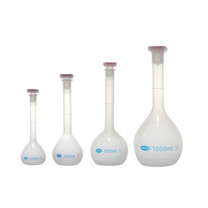 Fiole jaugée en plastique avec couvercle CORDIAL pour utilisation en laboratoire à l'école ou au service de recherche - Product Image 1