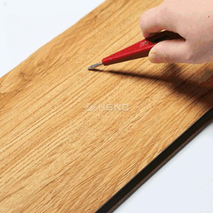 Parquet en bois d'ingénierie à chevrons en frêne européen, style moderne, technique de pose clic, finition lisse - Product Image 5