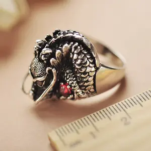 פאנק בציר סגנון אופנתי אצבע טבעות תכשיטי פלדת ליהוק סין הדרקון ראש בעלי החיים גלגל המזלות טבעת גברים מתנה