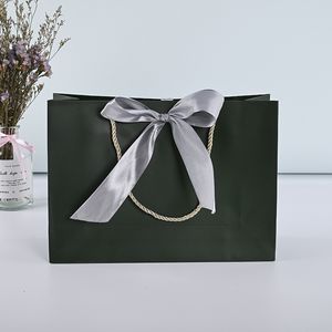 ถุงกระดาษช้อปปิ้งแบบกำหนดเองได้สำหรับใส่ผ้าพันคอเสื้อผ้ามีลวดลายหลากสีย่อยสลายได้ตามต้องการ - Product Image 5