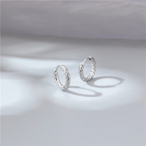 Bijoux haut de gamme, boucles d'oreilles créoles délicates plaquées or 18 carats, acier inoxydable, bijoux pour femmes - Product Image 5