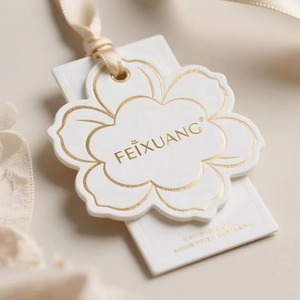 Etiquetas de Lujo <span class=keywords><strong>con</strong></span> Recortes Florales <span class=keywords><strong>para</strong></span> <span class=keywords><strong>Ropa</strong></span>, Logotipo Personalizado, Estampado en Caliente Dorado, Etiquetas de Papel en Relieve <span class=keywords><strong>para</strong></span> <span class=keywords><strong>Ropa</strong></span> Elegante de Mujer - Product Image 2