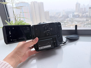 Cámara de Cine Profesional Canon EOS C70 4K con Montura RF, Full Frame, de Alta Gama para Creación de Contenido - Product Image 3