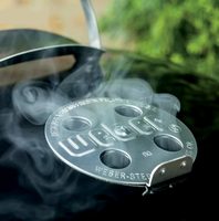 Barbecue portable Weber Traveler au charbon de bois pour le camping en plein air avec thermomètre intégré dans le couvercle