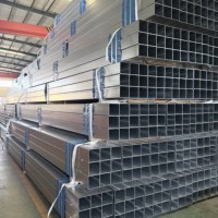 Tube carré en acier au carbone ZnAlMg ERW SHS haute résistance, excellent anti-corrosion (130*130mm), fabriqué pour les projets solaires au sol