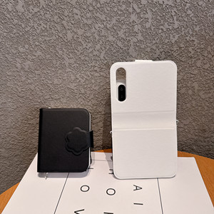 Custodia per Cellulare con Design a Zampa di Gatto per Samsung Galaxy Z Flip 7 6 W25 e Xiaomi Mix Flip, Cover per Ragazze - Product Image 3