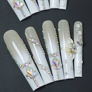 Uñas postizas de acrílico de lujo hechas a mano a precio de fábrica, estilo Y2K con diamantes de imitación, forma ataúd, cobertura completa 3D, puntas francesas, reutilizables. - Product Image 3