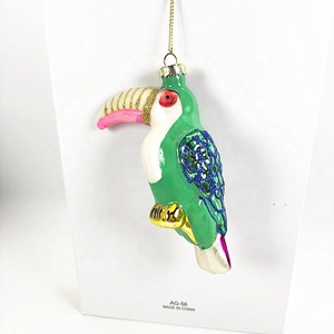 Ornamento dell'albero di natale di tucano in vetro dipinto realizzato in fabbrica - Product Image 4