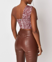Haut court asymétrique sexy à découpes pour femme grande taille, idéal pour les soirées printanières et les clubs, vente en gros OEM