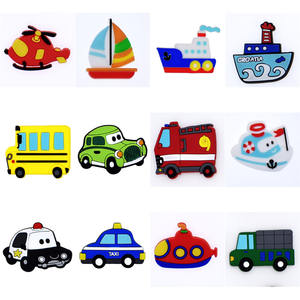 Breloques en PVC pour sabots, boucles décoratives pour chaussures, accessoires de chaussures : véhicules, feux de circulation, avion, bateau, vélo, voitures, autobus scolaires, pour enfants - Product Image 4