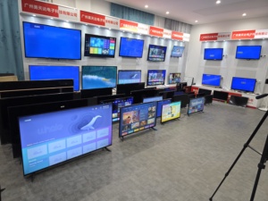 Televisores Inteligentes Originales OEM de Pantalla Grande de 43 <span class=keywords><strong>50</strong></span> 55 65 75 <span class=keywords><strong>Pulgadas</strong></span>, Televisores <span class=keywords><strong>UHD</strong></span> 4K Inteligentes con Android, Gabinete Negro para Uso en Interiores y Exteriores - Product Image 2