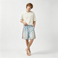 Shorts bleu clair effet flamme, délavé soleil, aspect denim épais, design à rayures latérales, article très demandé, livraison mondiale disponible dès maintenant