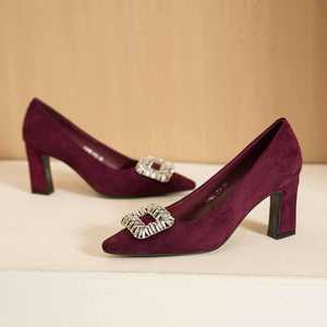 7188C-196 Escarpins en velours à bout pointu avec boucle en strass et talon bloc haut, chaussures formelles pour femmes - Product Image 2