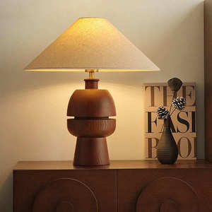 Lámpara de mesa estilo francés vintage, madera maciza, bombilla LED E26, control de interruptor para dormitorio o estudio - Product Image 2