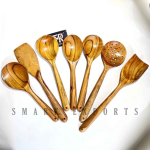 Juego de Utensilios de Cocina de Madera Tallada Artesanalmente de 7 Piezas |   Utensilios Antiadherentes Resistentes al Calor |   Kit de Mezcla y Servicio Eco-Chef |   Lujoso y Elegante - Product Image 1