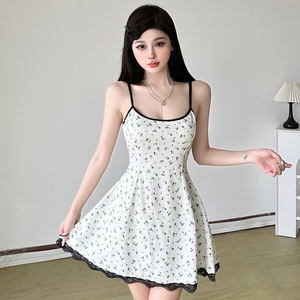 Robe d'été INS à fleurs fraîches, style cami, avec dentelle, coupe trapèze, mini-robe ajustée pour femme jeune - Product Image 5