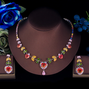Set di Gioielli da Sposa di Lusso <span class=keywords><strong>con</strong></span> Orecchini Pendenti a <span class=keywords><strong>Cuore</strong></span> <span class=keywords><strong>Grande</strong></span> e <span class=keywords><strong>Collana</strong></span> in Zirconia Cubica Multicolore per Donne - Product Image 6