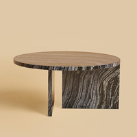Traumhafter asymmetrischer Marmor-Couchtisch mit doppelter Stütze, runder Naturstein-Mitteltisch für moderne, gehobene Wohnräume