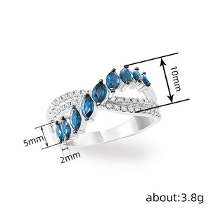 Anello da Donna T0563 in Oro Bianco con Diamanti e Zaffiri Laterali, Diamanti Naturali Taglio Marquise, Gioiello di Fidanzamento - Product Image 5