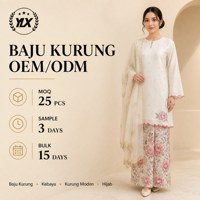 Ensemble deux pièces personnalisé pour femme : Tunique rose festonnée à imprimé floral rose brodé et pantalon large – Marque privée, prêt-à-porter, style modeste