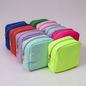 Sac <span class=keywords><strong>de</strong></span> maquillage et trousse <span class=keywords><strong>de</strong></span> <span class=keywords><strong>toilette</strong></span> portable, pliable, grand format, en nylon écologique, imperméable, personnalisable en 14 couleurs, mignon, <span class=keywords><strong>pour</strong></span> femmes - Product Image 6