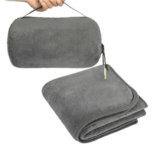 휴대용 접이식 맞춤형 로고 여행 담요 및 베개 세트 4 in 1 비행기 플란넬 여행 베개 담요 가방