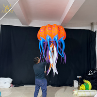 Marionnette de méduse gonflable de couleur personnalisée pour la scène, les défilés et les activités