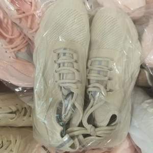 Chaussures de marche décontractées en gros de Chine, style mode, articles divers, stock d'occasion et de fins de série à bas prix - Product Image 2