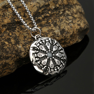 Yunnique – collier avec pendentif Viking Odin en acier inoxydable, Design géométrique, Style rétro, bijoux à la mode pour hommes, cadeau, chaîne de 60cm - Product Image 1