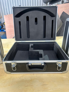 Boîtier portable en aluminium et contreplaqué avec insert en mousse sur mesure pour accessoires de quincaillerie de vitrage et coque de présentation - Product Image 6