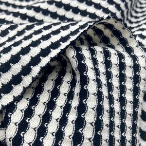 قشور السمك خيوط سوداء وبيضاء صبغ قطن بوليستر رايون مطاطي نسيج سويتر Hacci 280GSM - Product Image 4