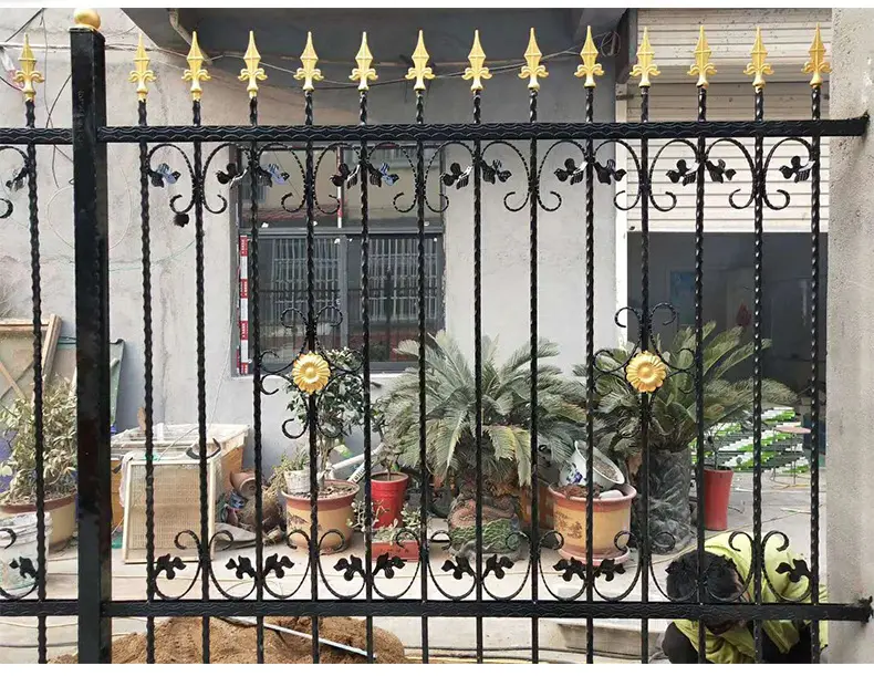 Popular Design Decorative Zinc Steel Welded Fence Garden Yard Wrought Iron Fence