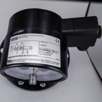 For Diaphragm Pressure Gauge Grey Cast Iron Case EN837-3 Design Models 422.12/423.12 Accuracy Class 1.6/2.5 0-400mbar 3x40 Bar