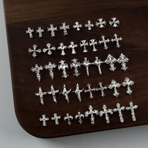 10 piezas de adornos retro de aleación con forma de cruz para uñas, accesorios 3D plateados con diamantes de imitación para diseño de manicura - Product Image 5
