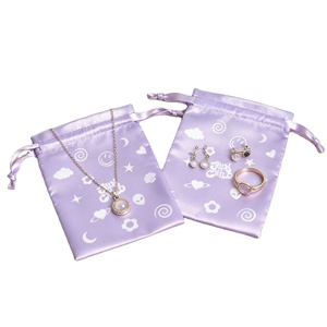 Sacs à cordon en satin de soie de luxe personnalisés avec logo, pour bijoux, sacs anti-poussière en satin de lavande, et emballages pour extensions capillaires - Product Image 1