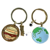 Porte-clés en alliage de zinc métallique argenté avec émail souple, breloque de dessin animé tendance, personnalisable avec logo pour cadeau promotionnel