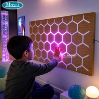Panneau mural sensoriel interactif LED en nid d'abeille à activation tactile pour salle de thérapie autistique