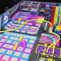 Parque de jeux pour enfants intérieur personnalisé sur le thème cyberpunk, équipement de terrain de jeux intérieur pour enfants avec grand parc de trampolines